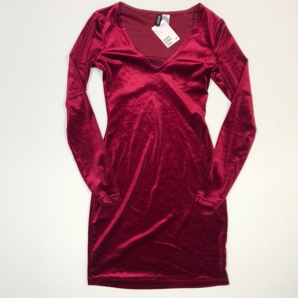 H&M Dresses & Skirts - H&M Divided Velvet Long Sleeve Dress Size 2